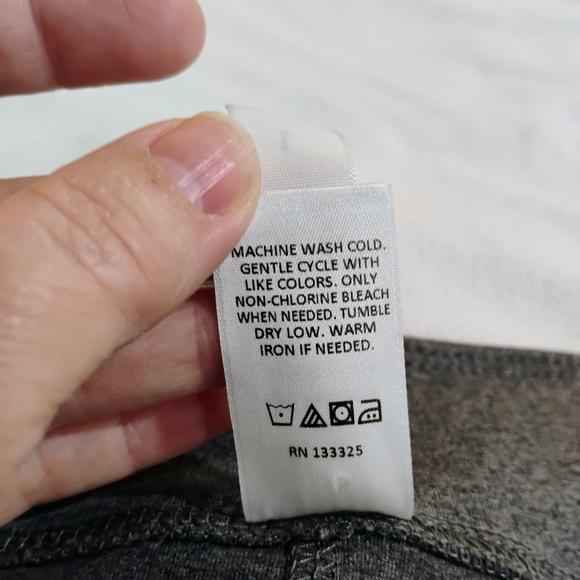 Vibrant Floral Gray Leggings - Picture 4 of 9